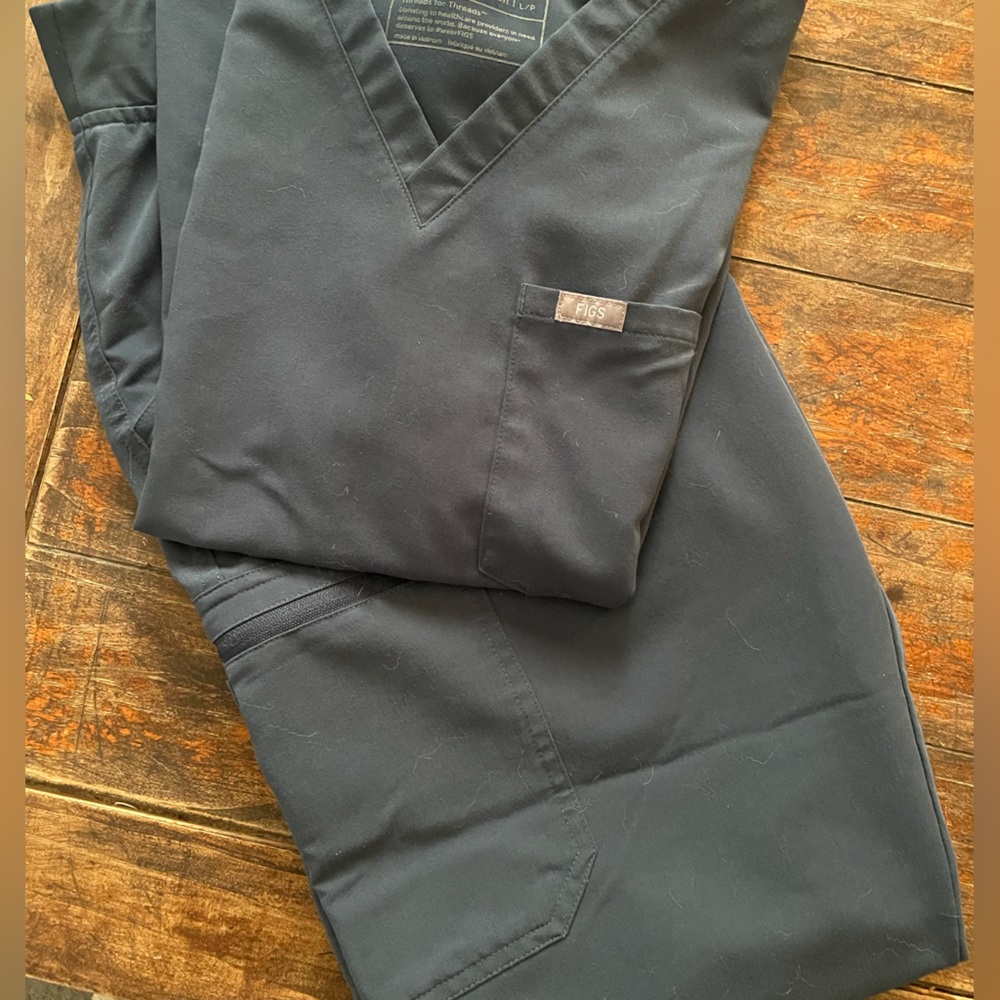 FIGS Large cargo /Med on pocket top—slate blue color